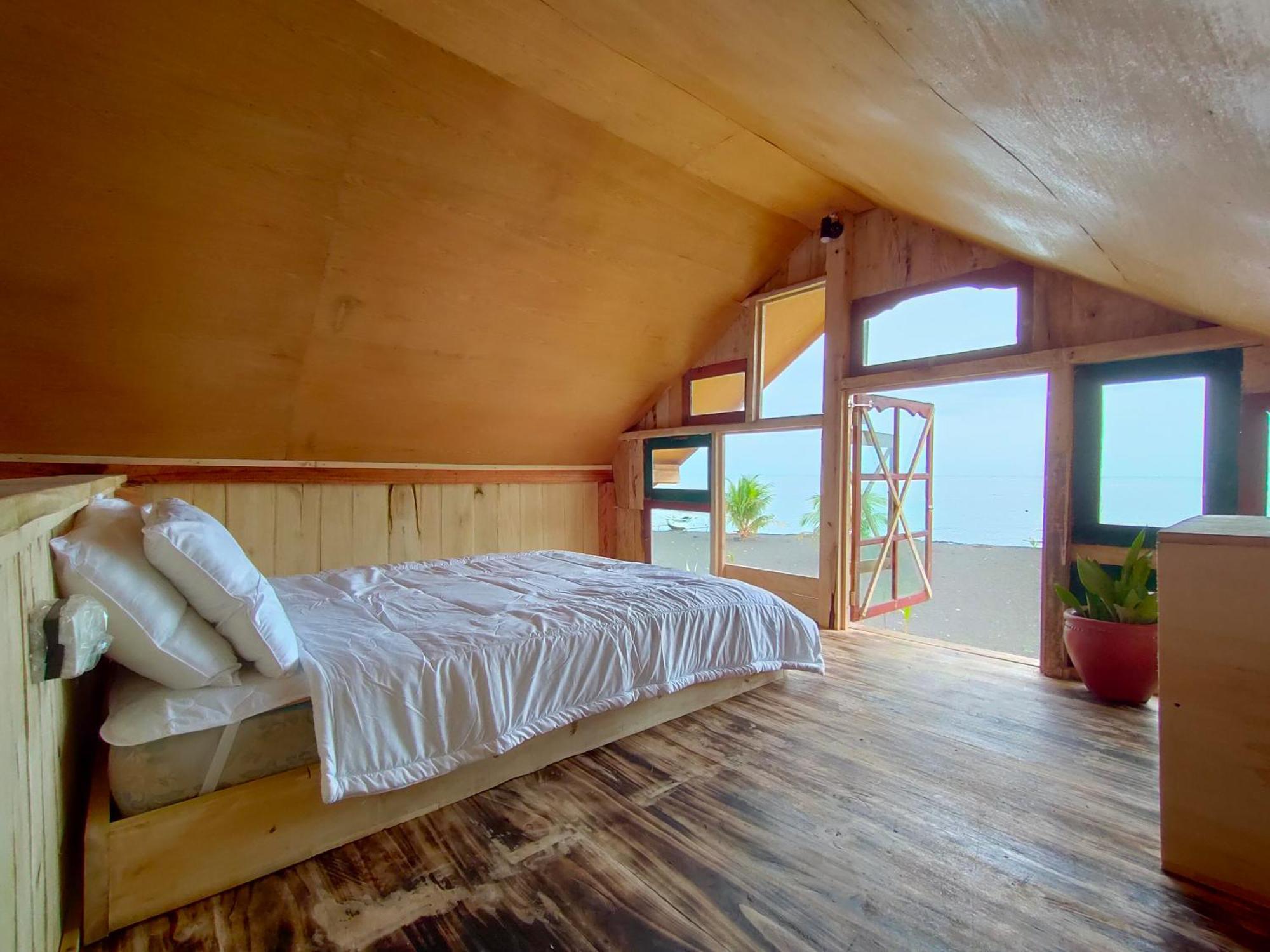 Yogi Beach Cabin Amed Quarto foto